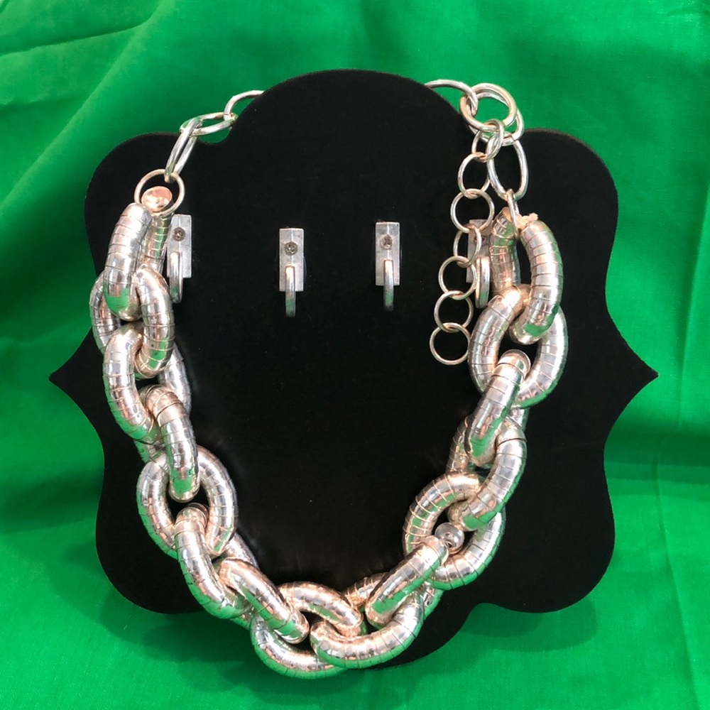Sequin Bold Link Necklace